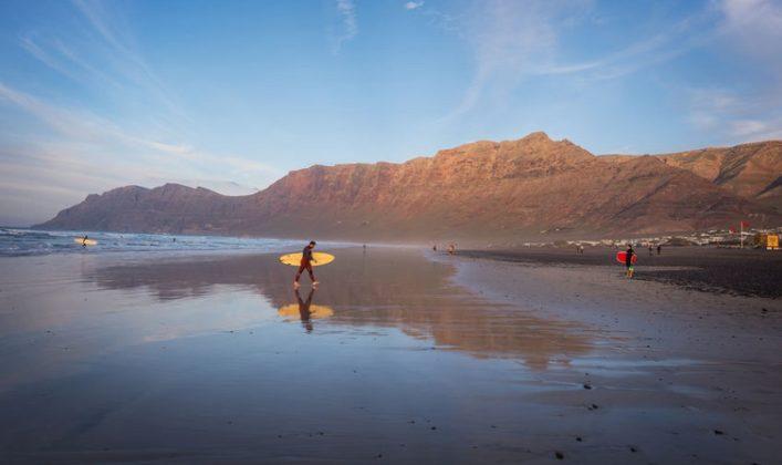 surf playa famara lanzarote